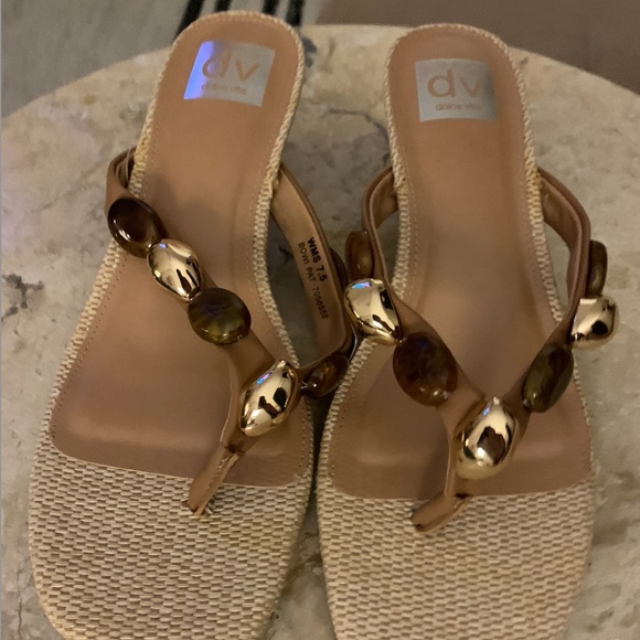 NWOT Size 7.5 Dolce Vita Gold and Gem Studded Sandals - Picture 2 of 9